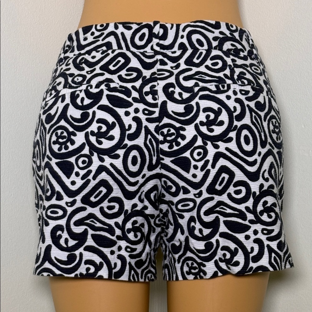 Ann Taylor Abstract Print Tailored Shorts | Size 8 - Picture 3 of 6